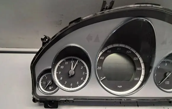 Mercedes-Benz E W212 Speedometer (instrument cluster) A2129002010