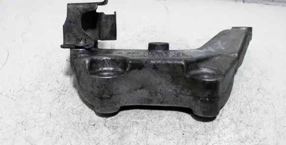 Mercedes-Benz E W212 Engine mounting bracket A6510940039