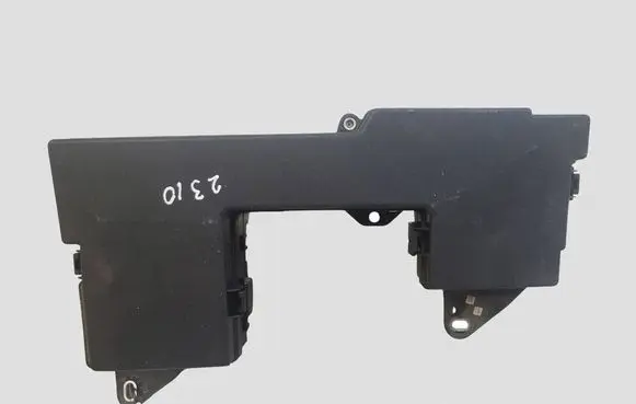 Jaguar XF X250 Fuse module 8X2T14A003AA