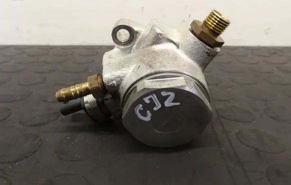 Volkswagen Golf VII Fuel injection high pressure pump 04E127026H