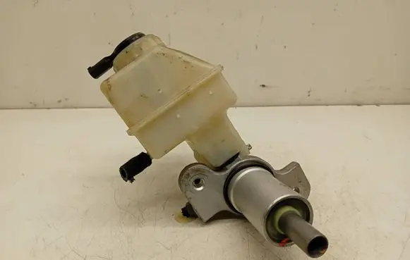 BMW X3 E83 Master brake cylinder 320671991