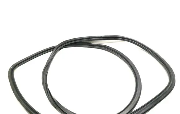 Audi Q7 4L Front door rubber seal 4L0831721