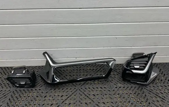 BMW Z4 g29 Dashboard glove box trim 9869026 1810181804