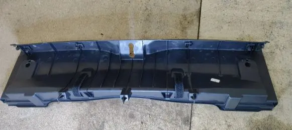 Trunk/boot sill cover protection