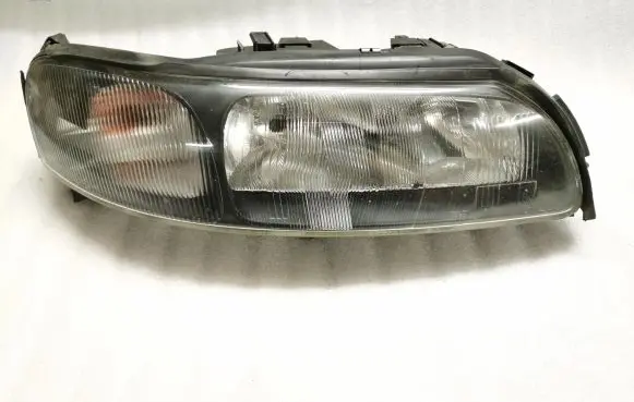 Volvo V70 Headlight/headlamp 8662922