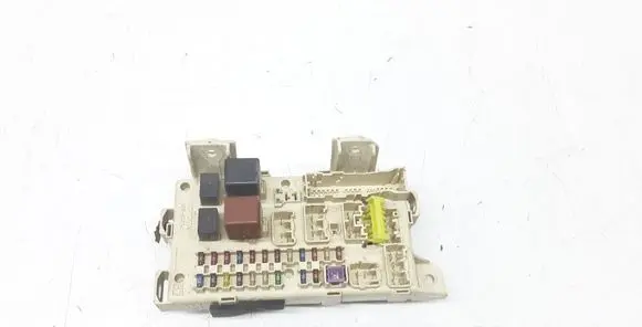 Toyota Avensis Verso Fuse module 8922144030