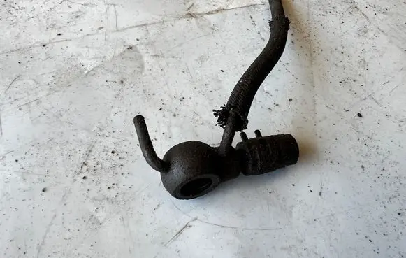 Toyota Land Cruiser (J120) Fuel line/pipe/hose