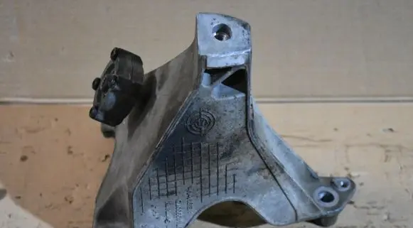 Porsche Panamera (971) Engine mount bracket