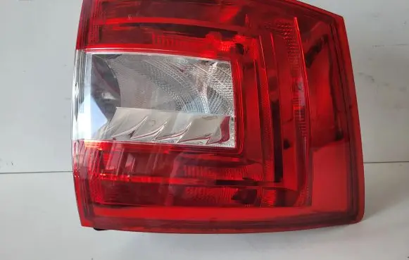 Skoda Octavia Mk3 (5E) Tailgate rear/tail lights 5E9945095