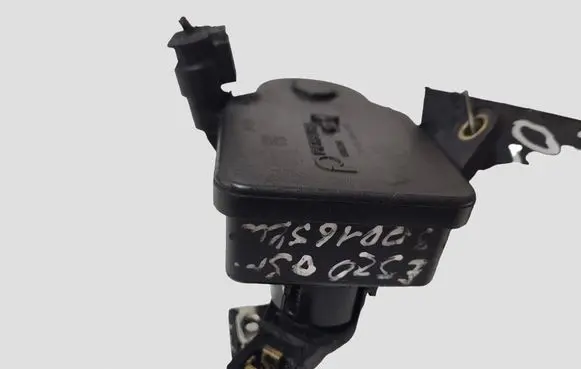 Mercedes-Benz E W211 Intake manifold valve actuator/motor A6421500494Q2