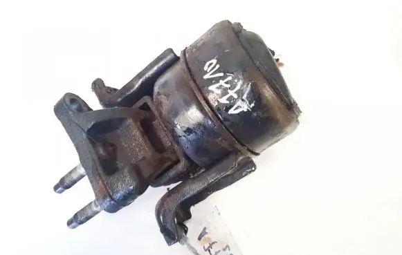 Toyota RAV 4 (XA20) Engine mount bracket