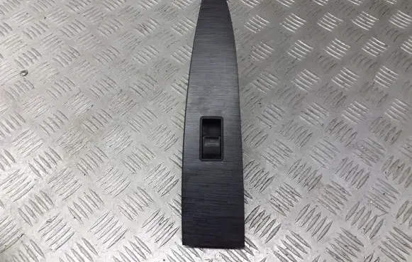 Toyota Avensis T250 Quarter vent window switch 74231-05180