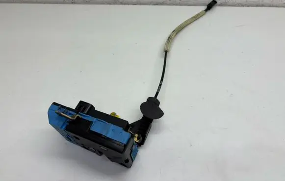 Volvo XC90 Front door lock 8650546