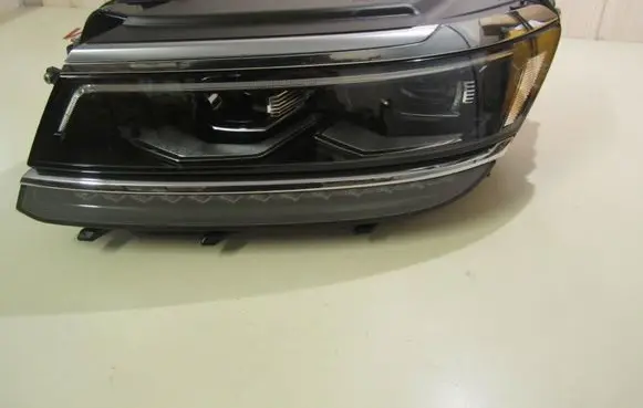 Volkswagen Tiguan Headlight/headlamp 5NB941113D