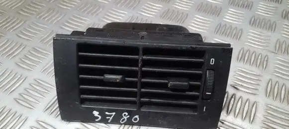 BMW 5 E39 Dash center air vent grill 8391182