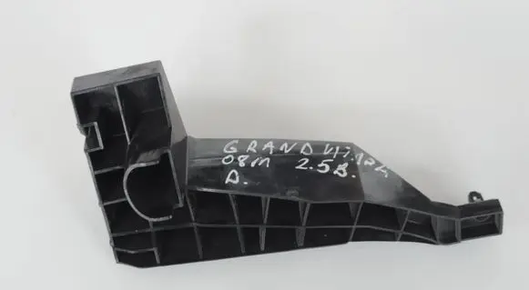 Suzuki Grand Vitara II Front bumper mounting bracket 