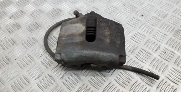 Volkswagen PASSAT B7 Front brake caliper 582