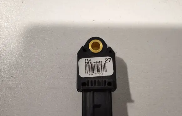 Toyota Auris 150 Airbag deployment crash/impact sensor 8983102060