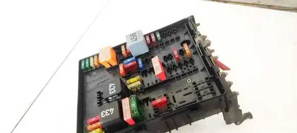 Volkswagen Touran I Fuse box set 1K0937124K