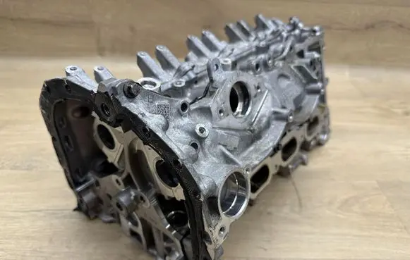 Renault Clio V Engine head 110424389R 132655575R