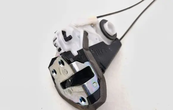 Toyota Prius (XW50) Rear door lock