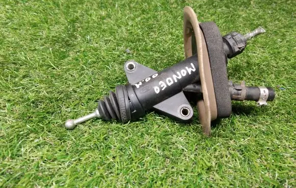 Ford Mondeo Mk III Clutch master cylinder 1S717A543AB