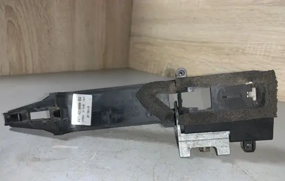 Ford Mondeo Mk III Front door exterior handle/bracket 1S71F224A36AB 4S71X219A64ED