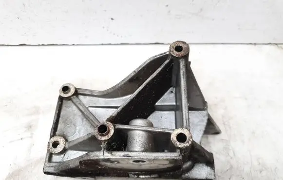 Peugeot 307 Generator/alternator bracket 9636301380