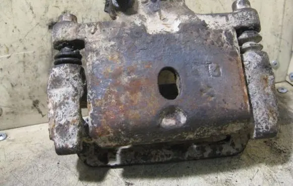 Mitsubishi Pajero Sport I Rear brake caliper