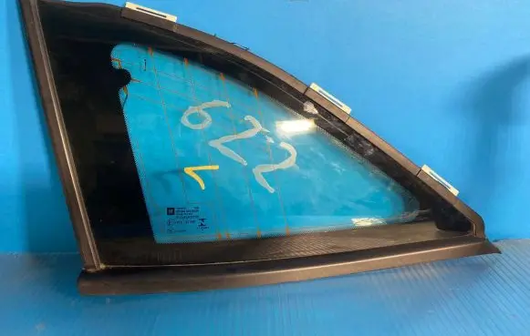 Opel Astra K Rear vent window glass 43R011583