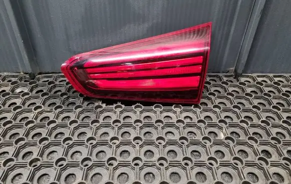 Tailgate rear/tail lights