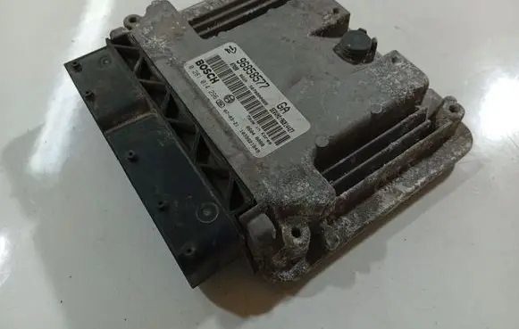 Chevrolet Captiva Engine control unit/module 96858577