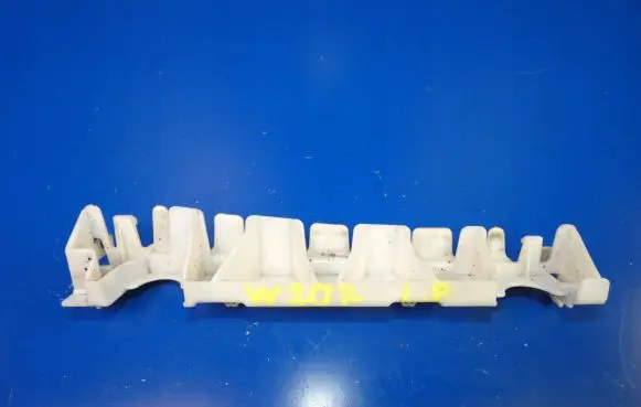 Mercedes-Benz E C207 W207 Front bumper mounting bracket