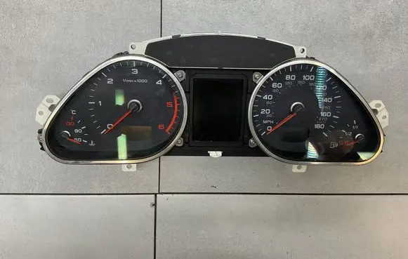 Audi Q7 4L Speedometer (instrument cluster) 4L0920982K