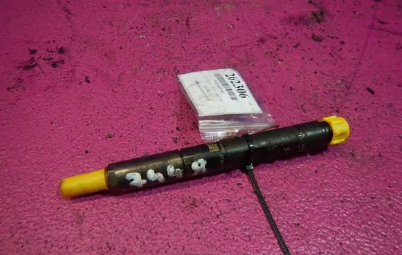 Fuel injector
