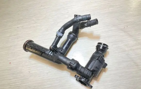 Audi Q5 SQ5 Thermostat housing 04L121111C 04L121026AG