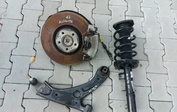 Volvo XC40 Front wheel hub spindle knuckle 32221282