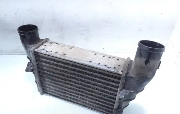 Volkswagen PASSAT B5 Intercooler radiator 058145805A
