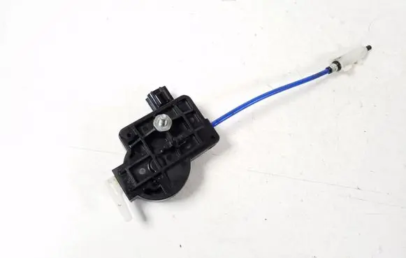 Fuel tank cap lock