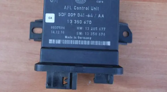Opel Insignia A Xenon control unit/module 13350670 5DF00904164 13350676