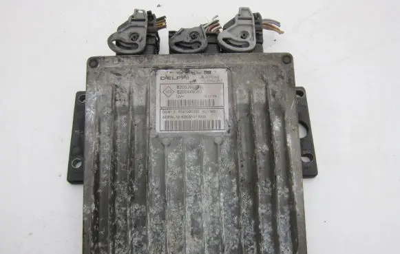 Renault Modus Engine control unit/module 8200398934
