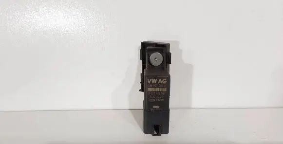 Skoda Superb B6 (3T) Glow plug pre-heat relay 038907281D 0522120506 BEB39709