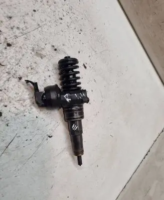 Skoda Roomster (5J) Fuel injector 038130073BP 0414720314