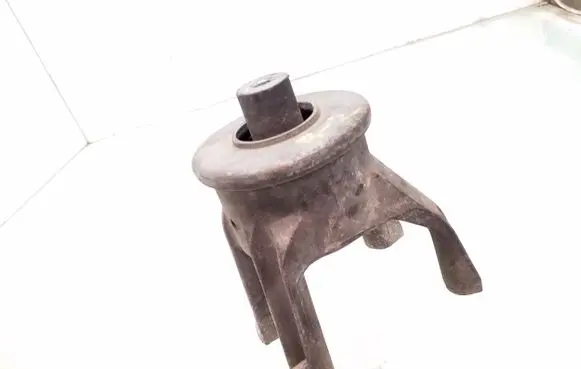 Volkswagen Transporter - Caravelle T5 Engine mount bracket 7H0199849AT