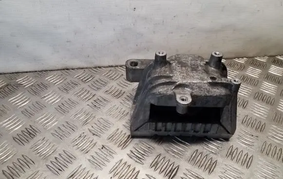 Volkswagen PASSAT CC Engine mount bracket 1K0199262