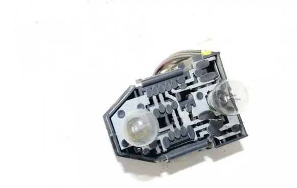Volkswagen PASSAT B3 Tail light bulb cover holder 333945257