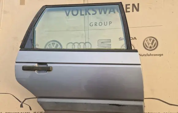 Volkswagen PASSAT B3 Rear door 333833052A 333833106 LA7Y