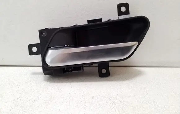 Nissan Qashqai J12 Rear door interior handle 806716UA0A
