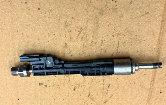 BMW 4 F32 F33 Fuel injector 13647639994 261500172 0261500172