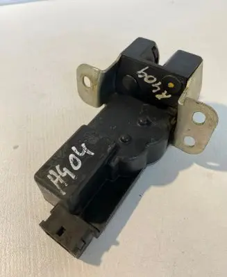 Chevrolet Captiva Tailgate window lock/catch/latch 7L08